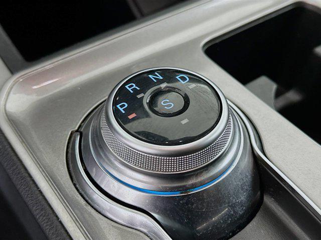 Photo of 2024 Oxford White Ford Edge