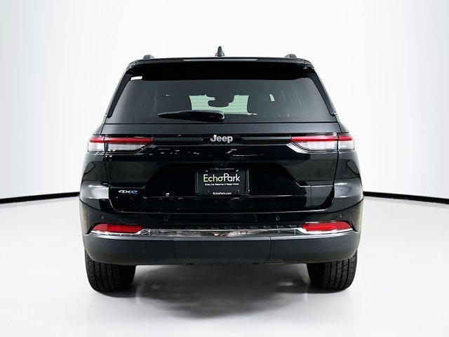 Photo of 2024 Diamond Black Crystal Pearlcoat Jeep Grand Cherokee 4xe