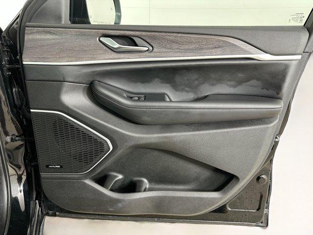 Photo of 2024 Diamond Black Crystal Pearlcoat Jeep Grand Cherokee 4xe