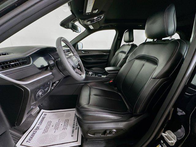 Photo of 2024 Diamond Black Crystal Pearlcoat Jeep Grand Cherokee 4xe