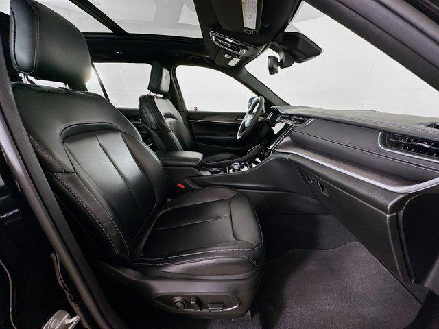 Photo of 2024 Diamond Black Crystal Pearlcoat Jeep Grand Cherokee 4xe