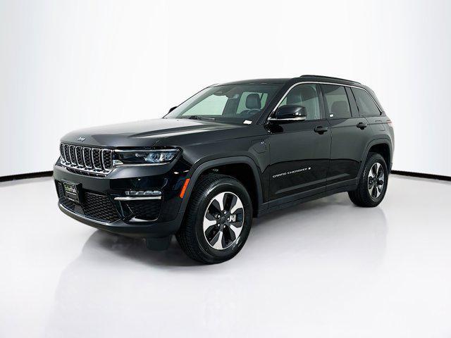 Photo of 2024 Diamond Black Crystal Pearlcoat Jeep Grand Cherokee 4xe