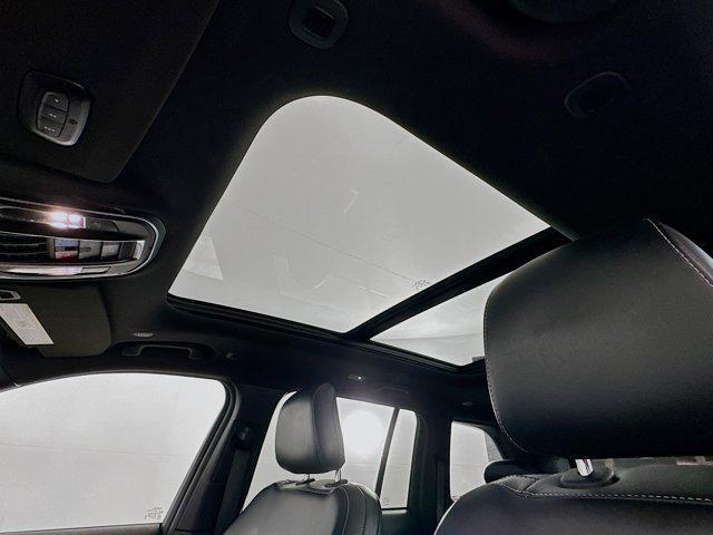 Photo of 2024 Diamond Black Crystal Pearlcoat Jeep Grand Cherokee 4xe