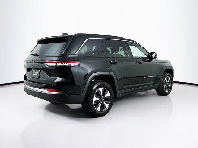 Photo of 2024 Diamond Black Crystal Pearlcoat Jeep Grand Cherokee 4xe