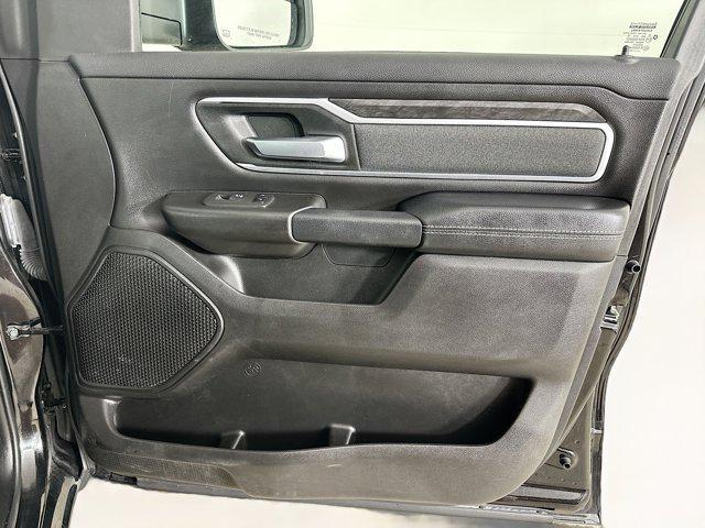 Photo of 2022 Diamond Black Crystal Pearlcoat RAM 1500