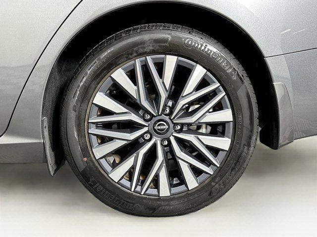 Photo of 2023 Gun Metallic Nissan Altima