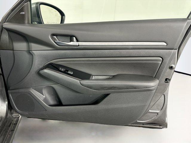 Photo of 2023 Gun Metallic Nissan Altima