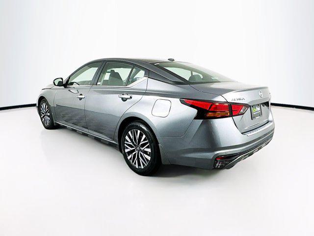 Photo of 2023 Gun Metallic Nissan Altima