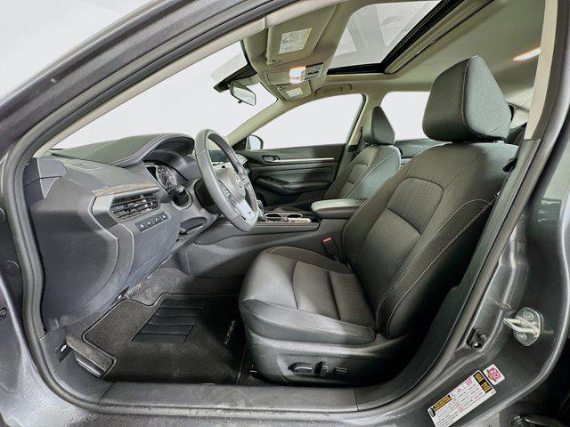 Photo of 2023 Gun Metallic Nissan Altima