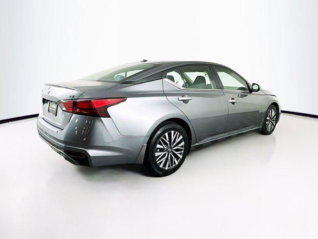 Photo of 2023 Gun Metallic Nissan Altima