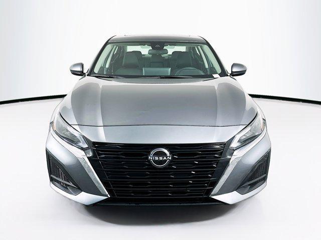 Photo of 2023 Gun Metallic Nissan Altima