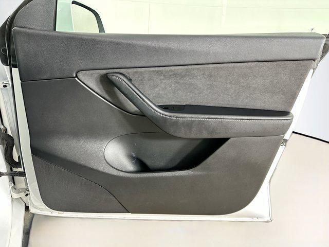 Photo of 2020 Pearl White Multi-Coat Tesla Model Y