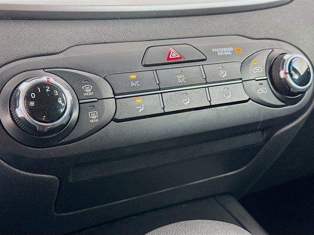 Photo of 2019 Titanium Silver Kia Sorento