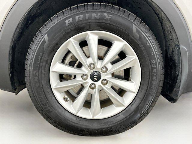 Photo of 2019 Titanium Silver Kia Sorento