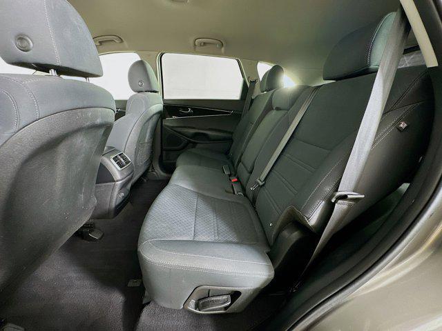 Photo of 2019 Titanium Silver Kia Sorento