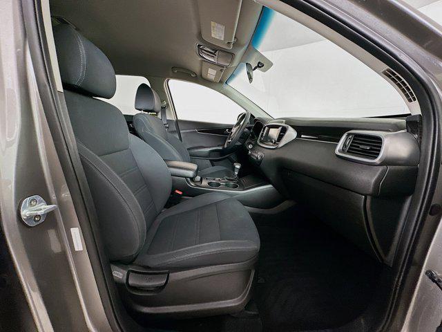 Photo of 2019 Titanium Silver Kia Sorento