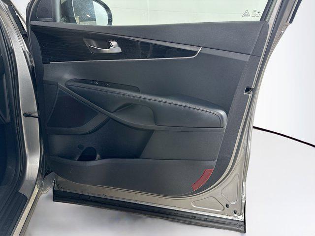 Photo of 2019 Titanium Silver Kia Sorento