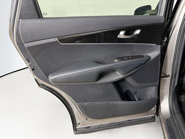 Photo of 2019 Titanium Silver Kia Sorento