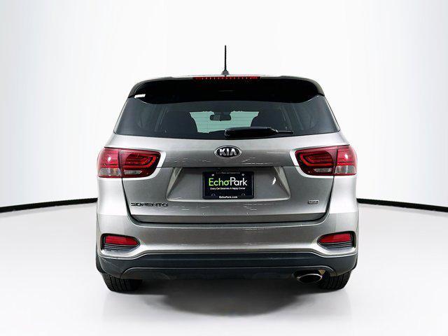 Photo of 2019 Titanium Silver Kia Sorento