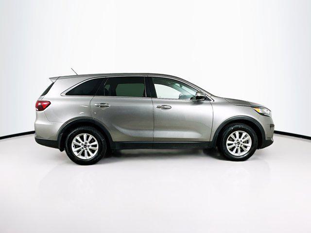 Photo of 2019 Titanium Silver Kia Sorento
