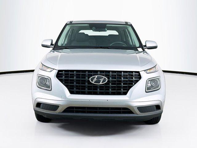 Photo of 2022 Stellar Silver Hyundai VENUE