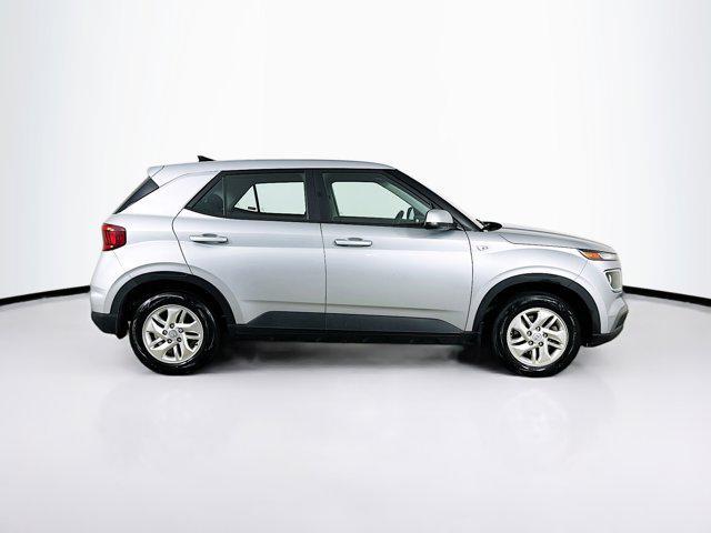 Photo of 2022 Stellar Silver Hyundai VENUE