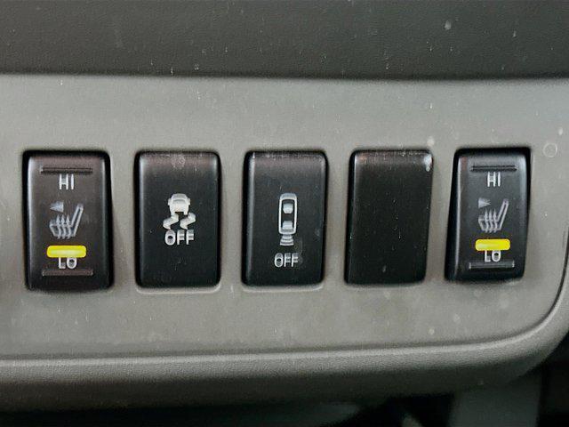 Photo of 2020 Glacier White Nissan Frontier