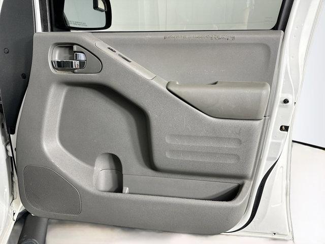 Photo of 2020 Glacier White Nissan Frontier