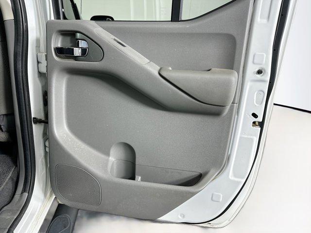 Photo of 2020 Glacier White Nissan Frontier