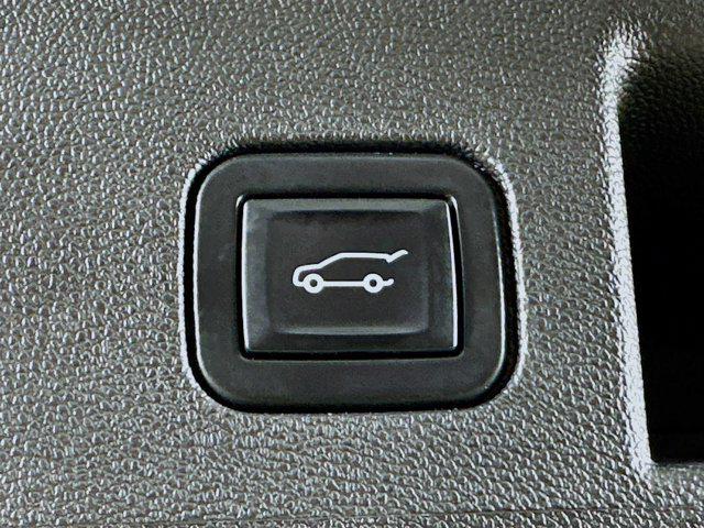 Photo of 2022 Summit White Chevrolet Equinox