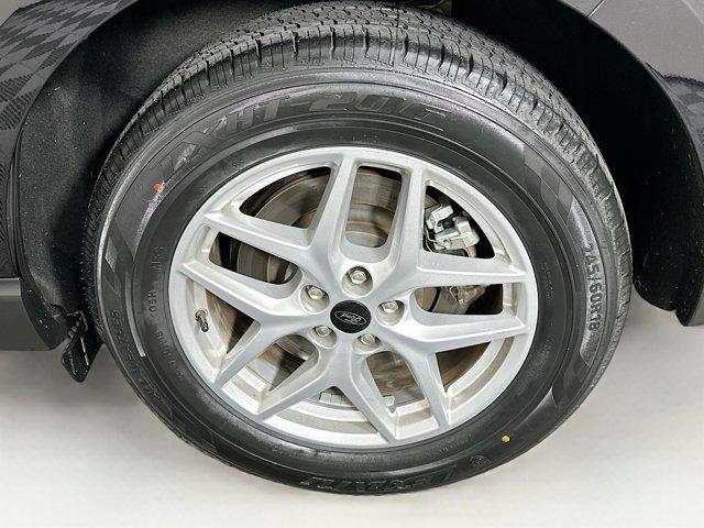 Photo of 2024 Agate Black Metallic Ford Edge