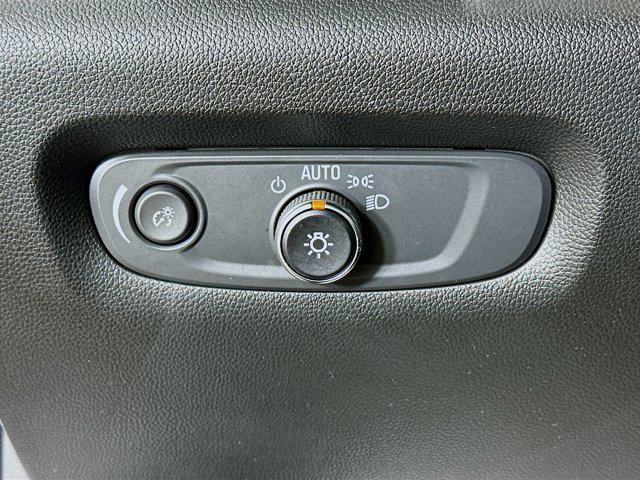 Photo of 2023 Summit White Chevrolet Traverse