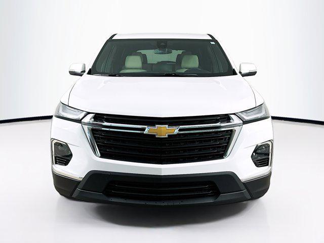 Photo of 2023 Summit White Chevrolet Traverse
