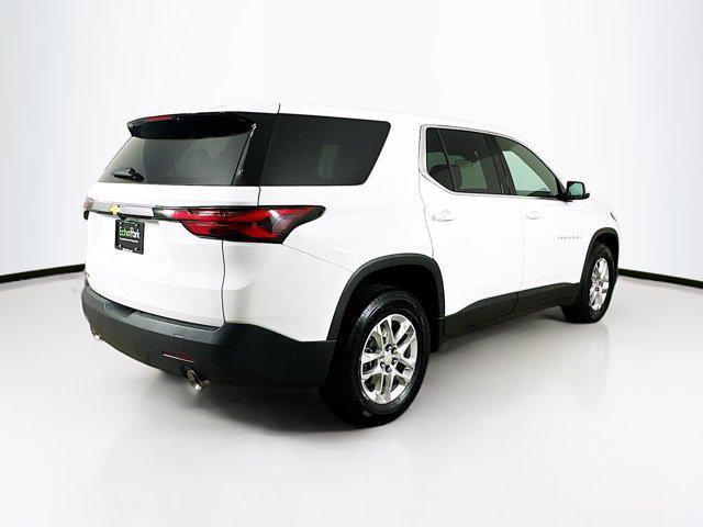 Photo of 2023 Summit White Chevrolet Traverse