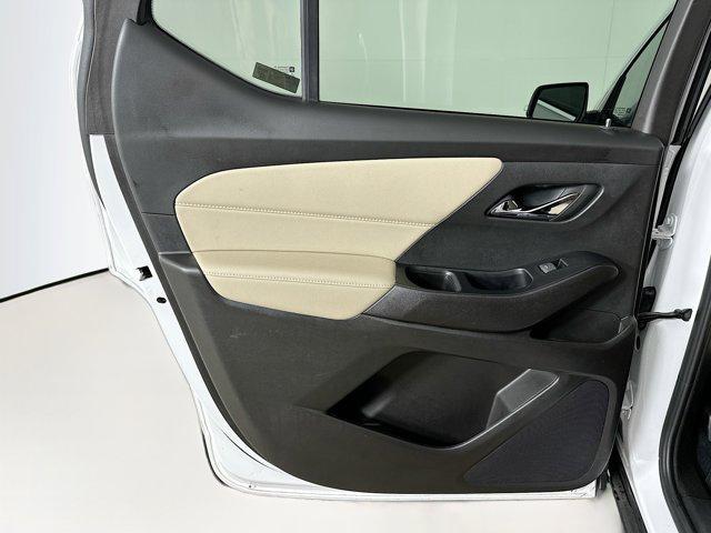 Photo of 2023 Summit White Chevrolet Traverse