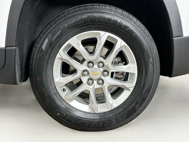 Photo of 2023 Summit White Chevrolet Traverse