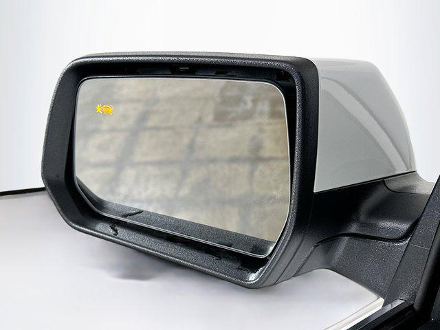Photo of 2023 Summit White Chevrolet Traverse