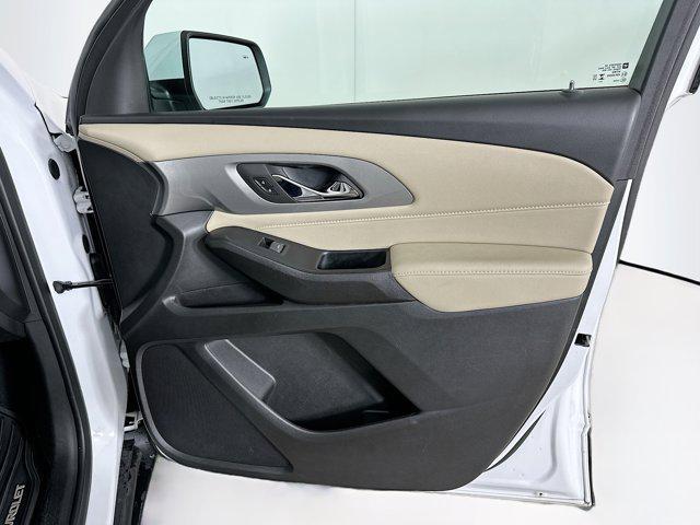Photo of 2023 Summit White Chevrolet Traverse