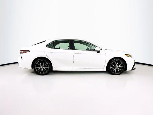 Photo of 2024 Ice Cap Toyota Camry