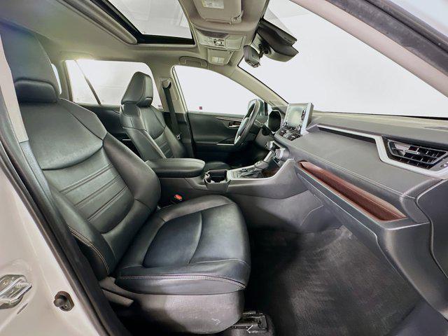 Photo of 2020 Blizzard Pearl Toyota RAV4 Hybrid