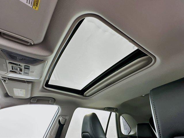 Photo of 2020 Blizzard Pearl Toyota RAV4 Hybrid
