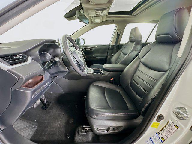 Photo of 2020 Blizzard Pearl Toyota RAV4 Hybrid