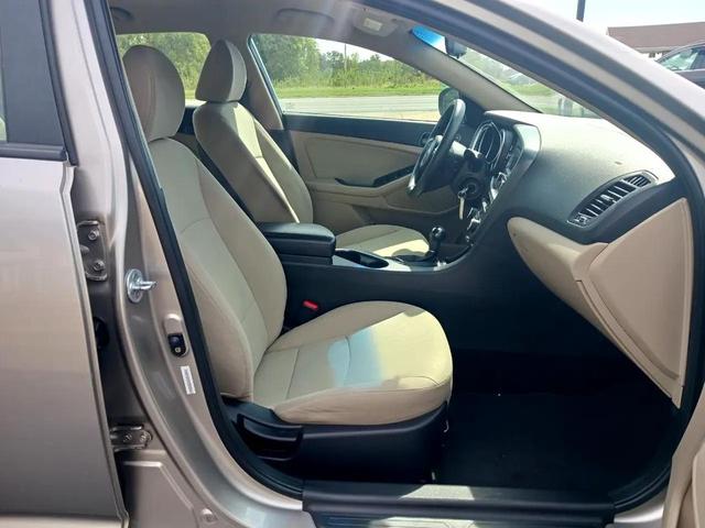 Photo of 2015 SILVER Kia Optima