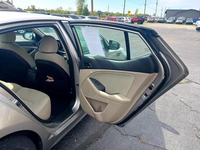 Photo of 2015 SILVER Kia Optima