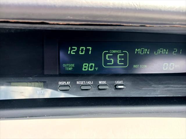 Photo of 2003 SILVER Toyota Avalon