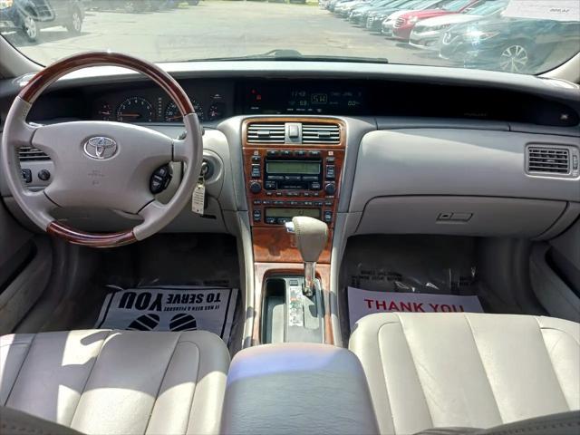 Photo of 2003 SILVER Toyota Avalon