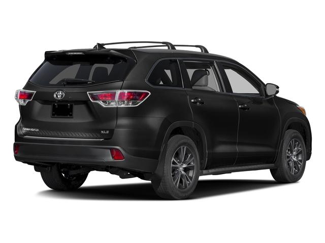 Photo of 2016 Midnight Black Metallic Toyota Highlander