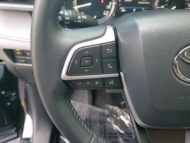 Photo of 2023 Midnight Black Metallic Toyota Highlander