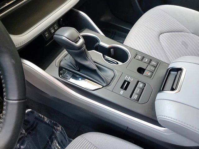 Photo of 2023 Midnight Black Metallic Toyota Highlander