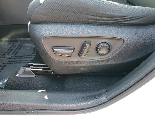 Photo of 2020 Super White Toyota RAV4